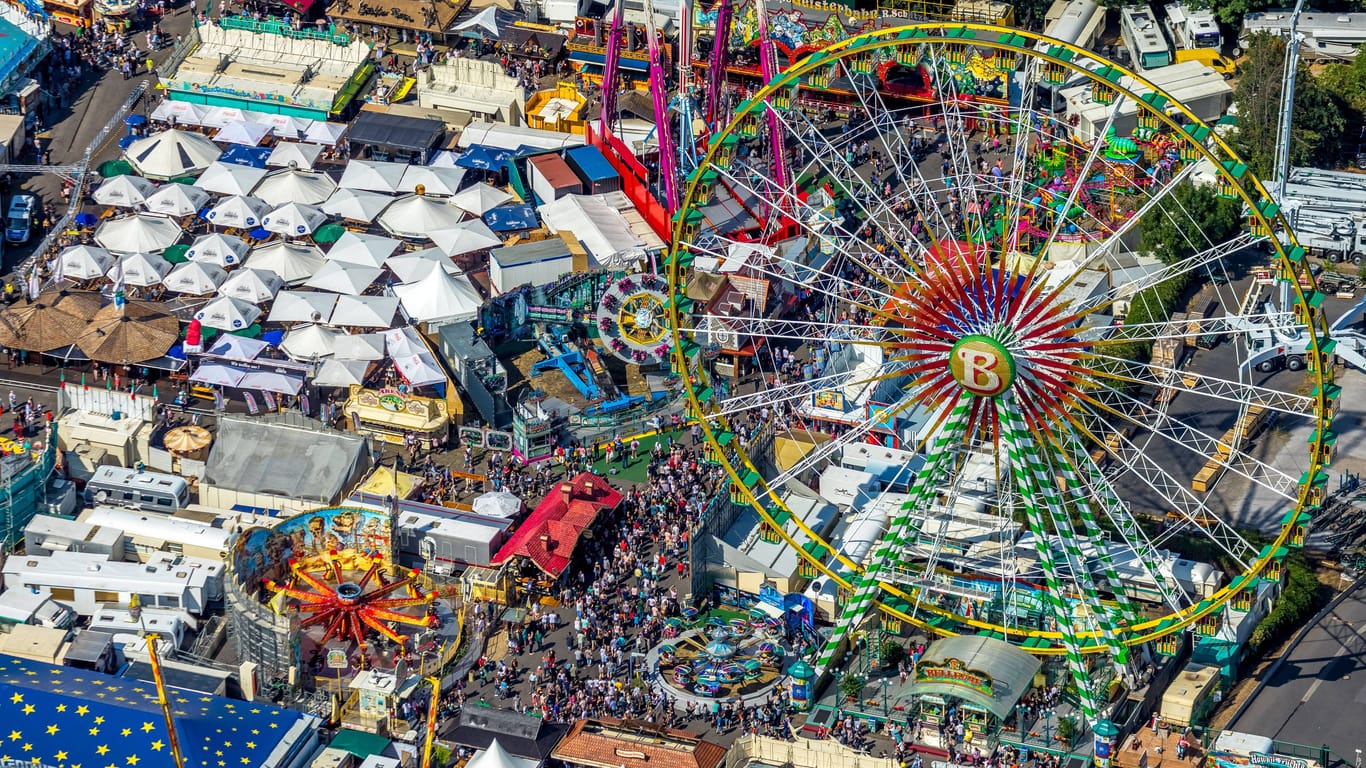 Cranger Kirmes in Herne (Archivfoto): Das Riesenrad "Bellevue" war in den letzten Jahren hier oft zu sehen.