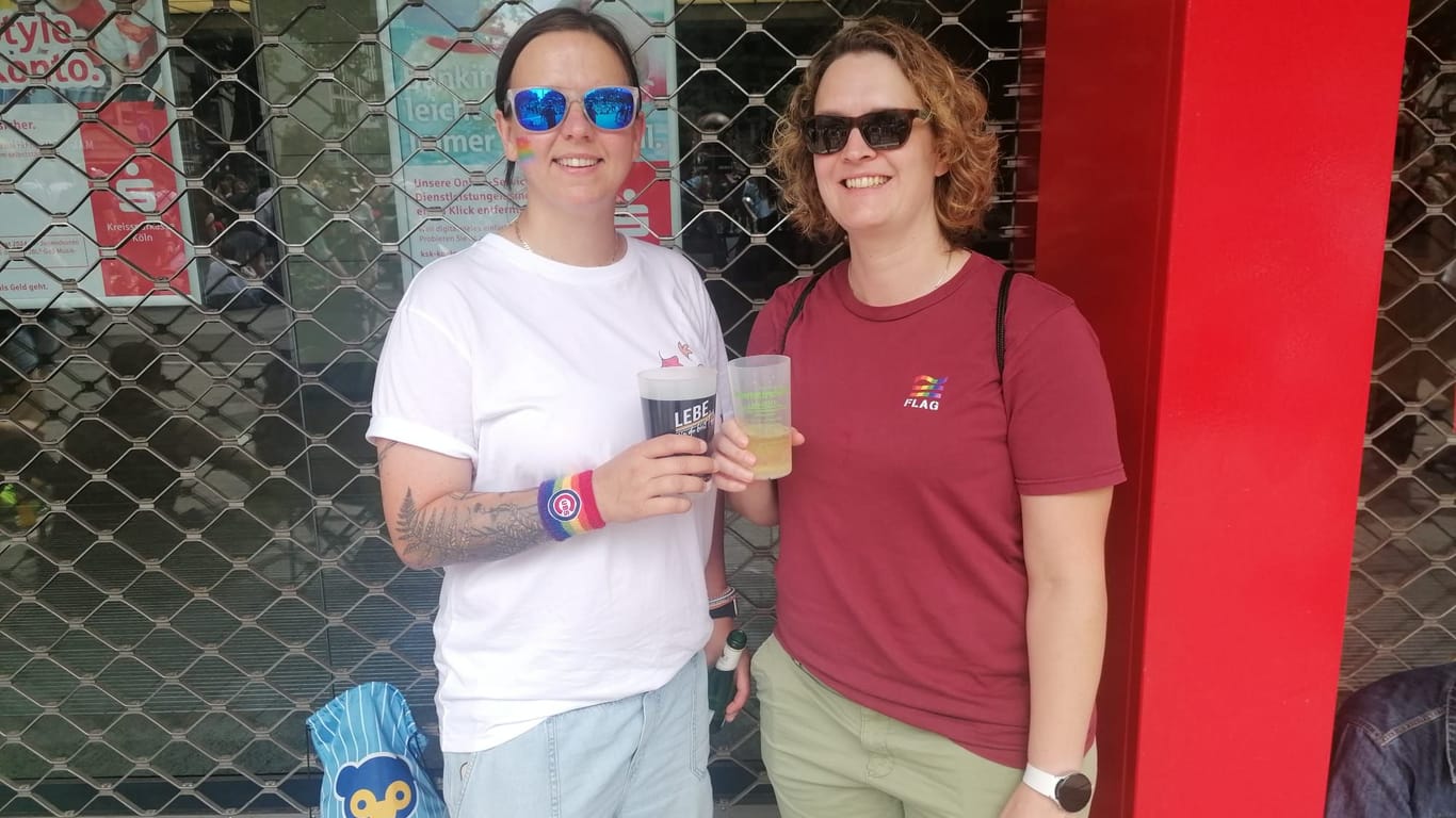 Lara und Tina: Sie feiern beim CSD in Köln.