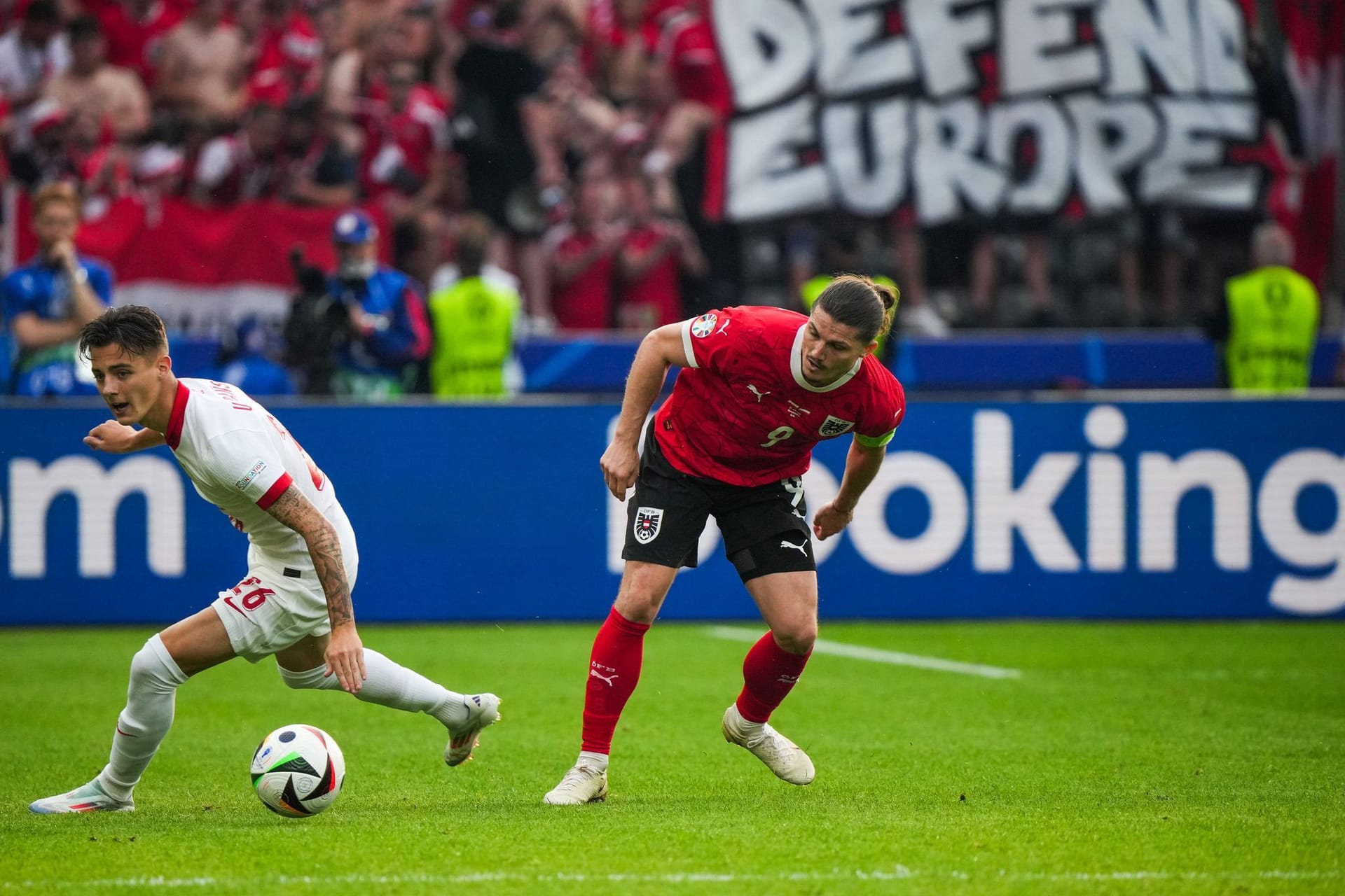 "Defend Europa"-Banner bei EM