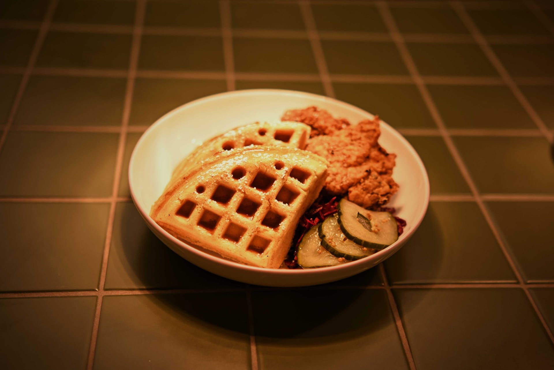 Waffeln mit frittiertem Hühnchen: Das Gericht gibt's nun im "Yeahboy".