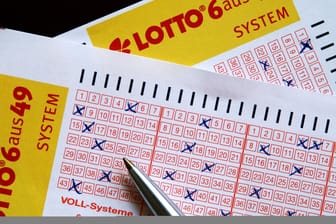 Ausgefüllter Lotto-Spielschein (Archivfoto): In Köln hat ein Spieler einen Großgewinn am Samstag gewonnen.