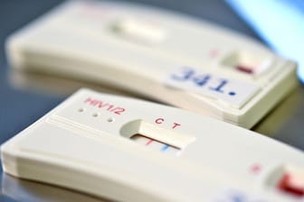 Mit HIV-Schnelltests lassen sich Blutproben schnell untersuchen.