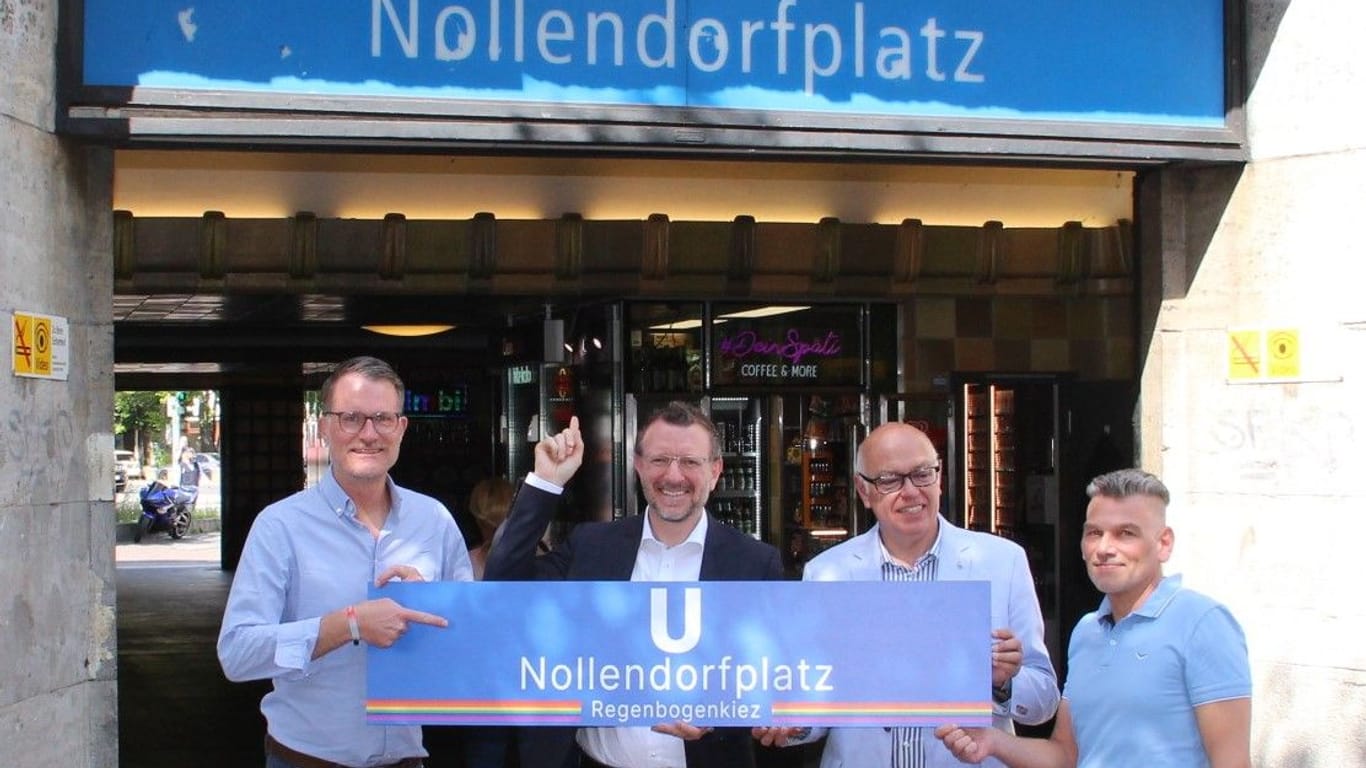 V.l. Dr. Carsten Buchholz, Dr. Jan-Marco Luczak, Klaus Hackenschmied und André Laurman-Urbanski: Mit einer Aktion am U-Bahnhof Nollendorfplatz haben CDU-Politiker die Forderung unterstrichen.