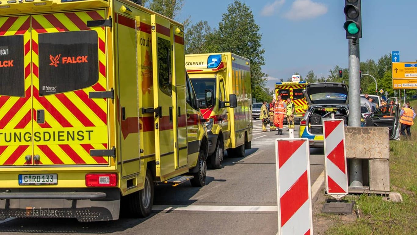 Unfall (Symbolfoto): In Chemnitz wurde eine Frau von einem Ampelmast getroffen, sie starb noch an der Unfallstelle.