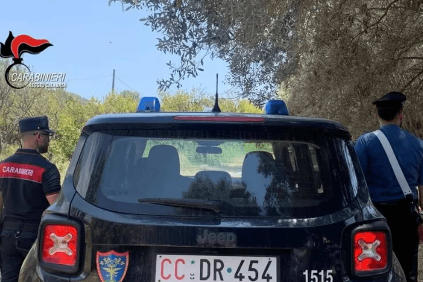 Polizisten in Italien: Ein ganzes Dorf wurde dort beschlagnahmt.