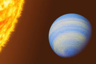 So stellt sich ein Künstler den Planeten HD 189733 b vor, der 64 Lichtjahre von der Erde entfernt ist und hier in der Nähe seines Sternes kreist.