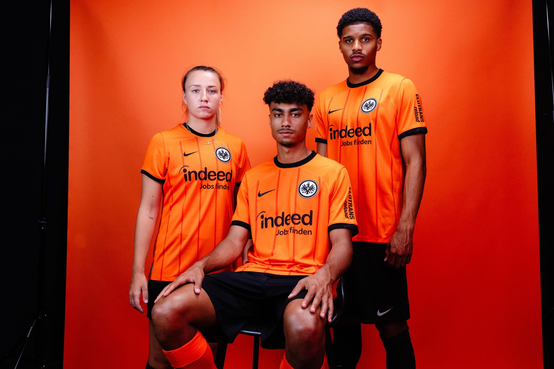 Das neue Ausweichtrikot kommt in knalligem Orange.