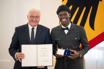 Basketball: Steinmeier zeichnet deutsche Nationalspieler aus