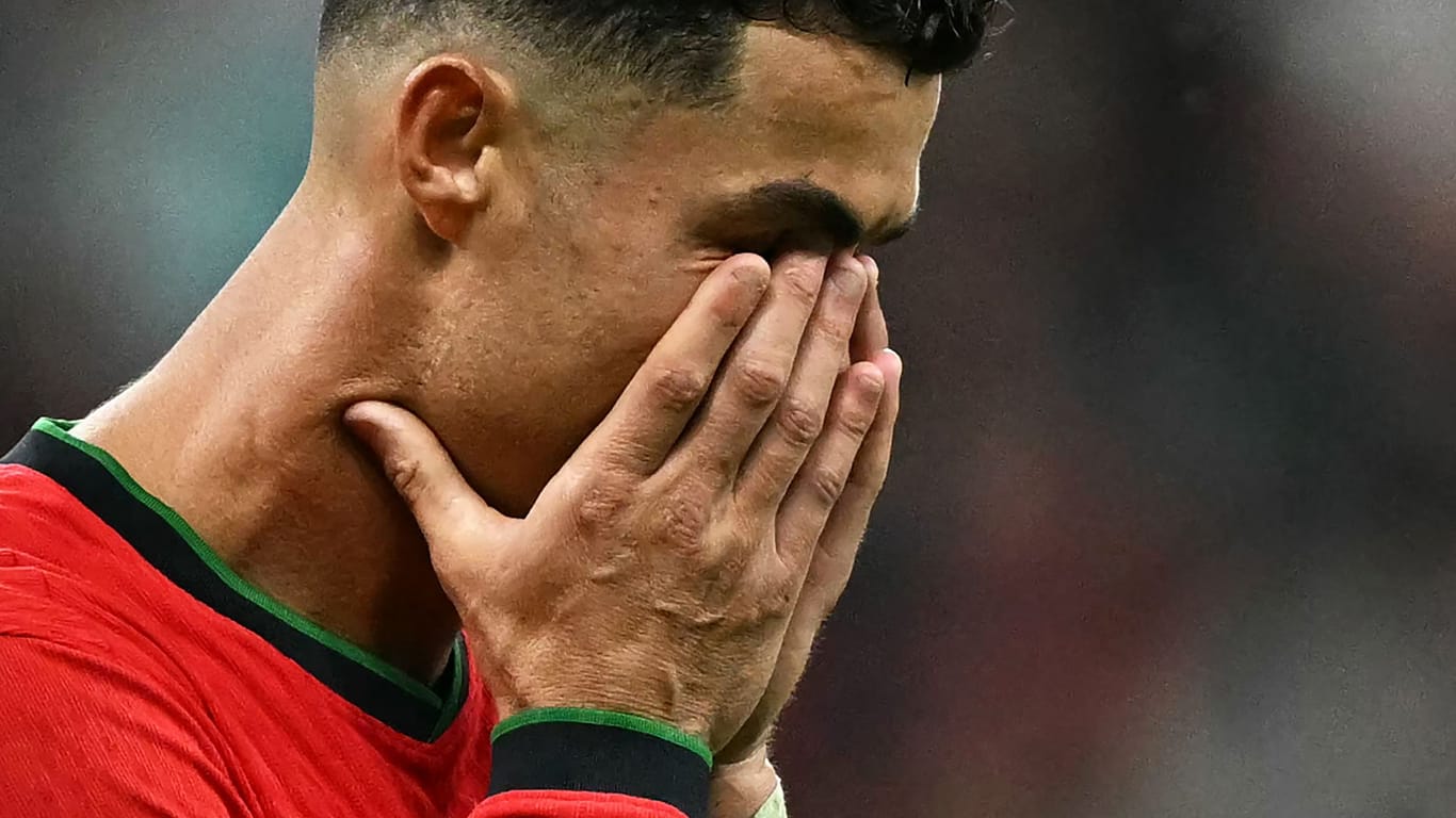 Tränen lügen nicht: Portugals Superstar Cristiano Ronaldo nach seinem verschossenen Elfmeter gegen die Slowakei.