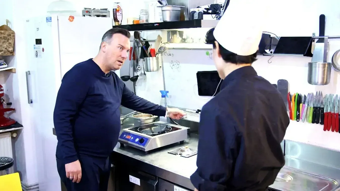 Starkoch Tim Raue sagt dem Berliner Gastronomen Emil seine Meinung.