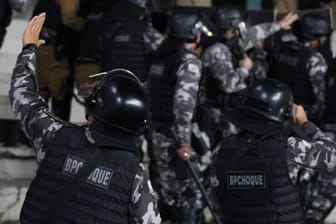 Die brasilianische Polizei ist wegen des Einsatzes von Gewalt bei Fußballspielen in die Kritik geraten.