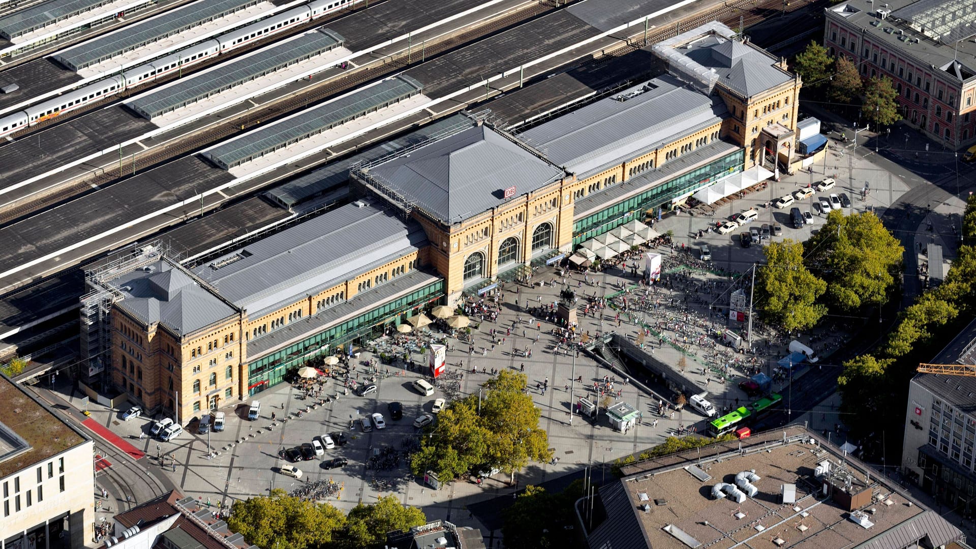 Der Hauptbahnhof von oben (Foto aus dem Jahr 2018): Bei der Nummerierung der Gleise fehlen Gleis 5 und 6.