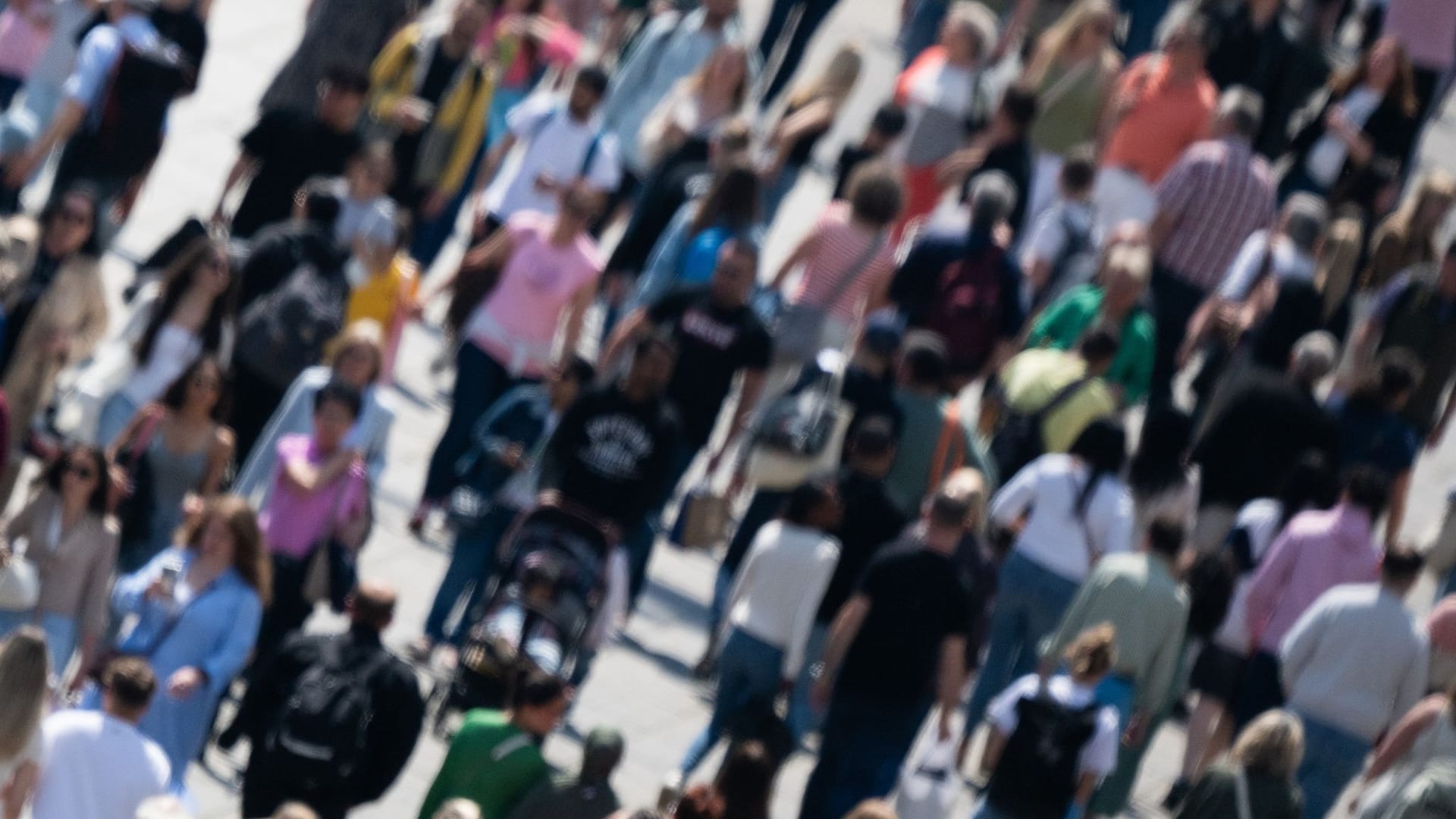 Menschen auf der Königstraße