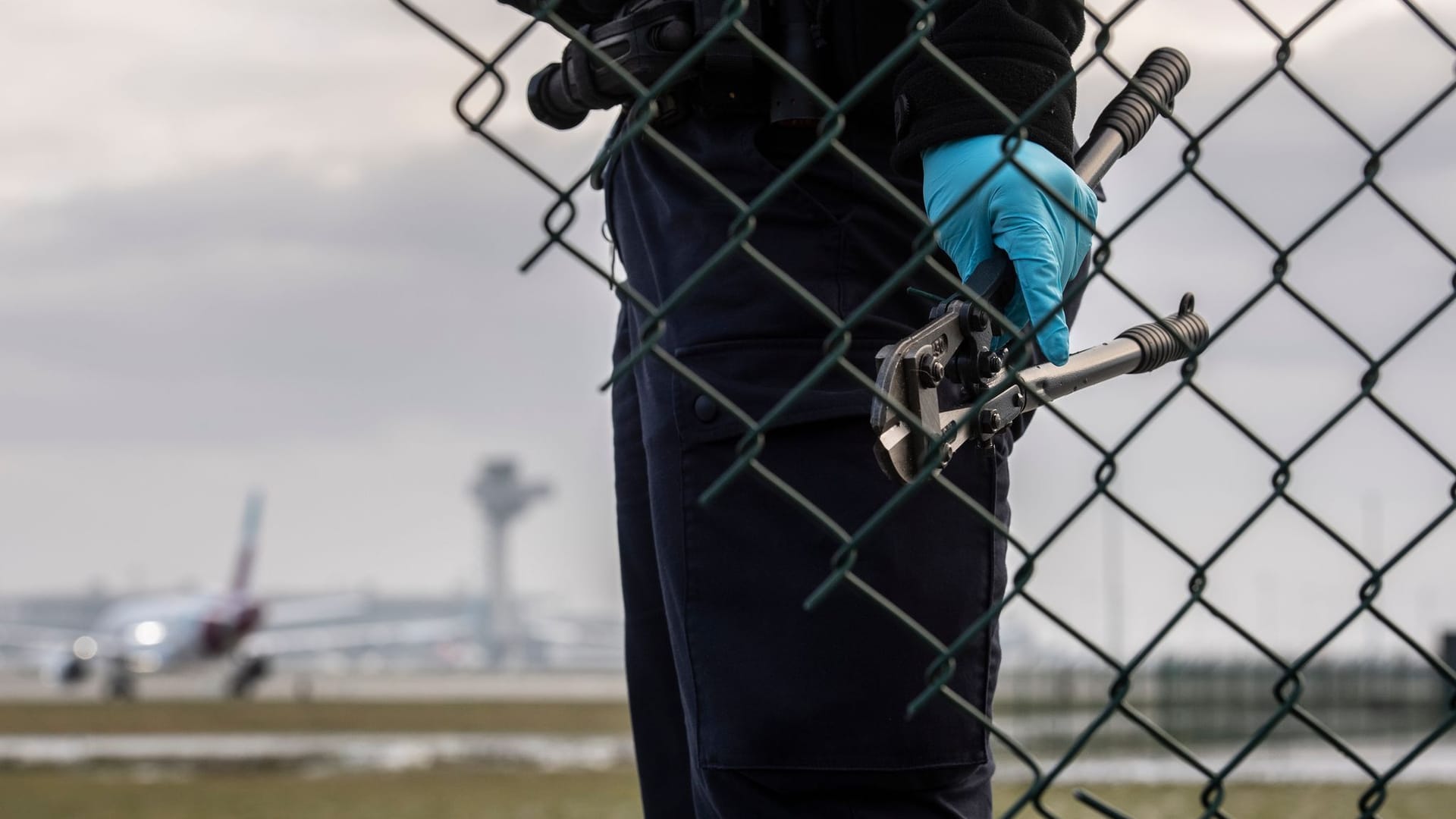 Klimaprotest am Flughafen Berlin Brandenburg