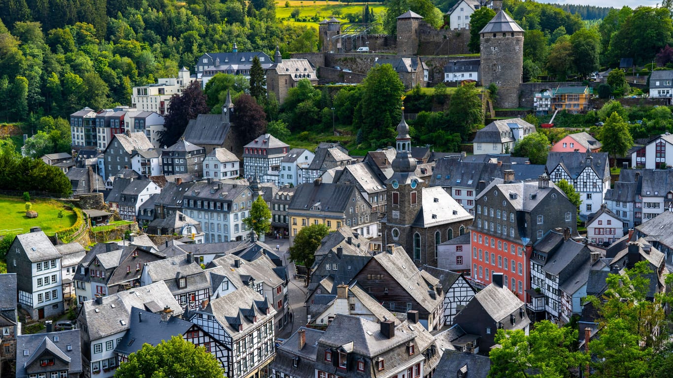 Der Ort Monschau, in der Eifel, an der Rur: Das Städtchen besticht durch seine gut erhaltene Altstadt.