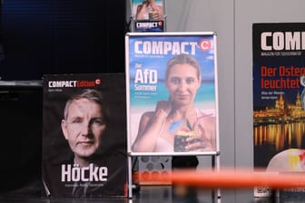 AfD-Bundesparteitag: Aufsteller mit dem "Compact"-Magazin.