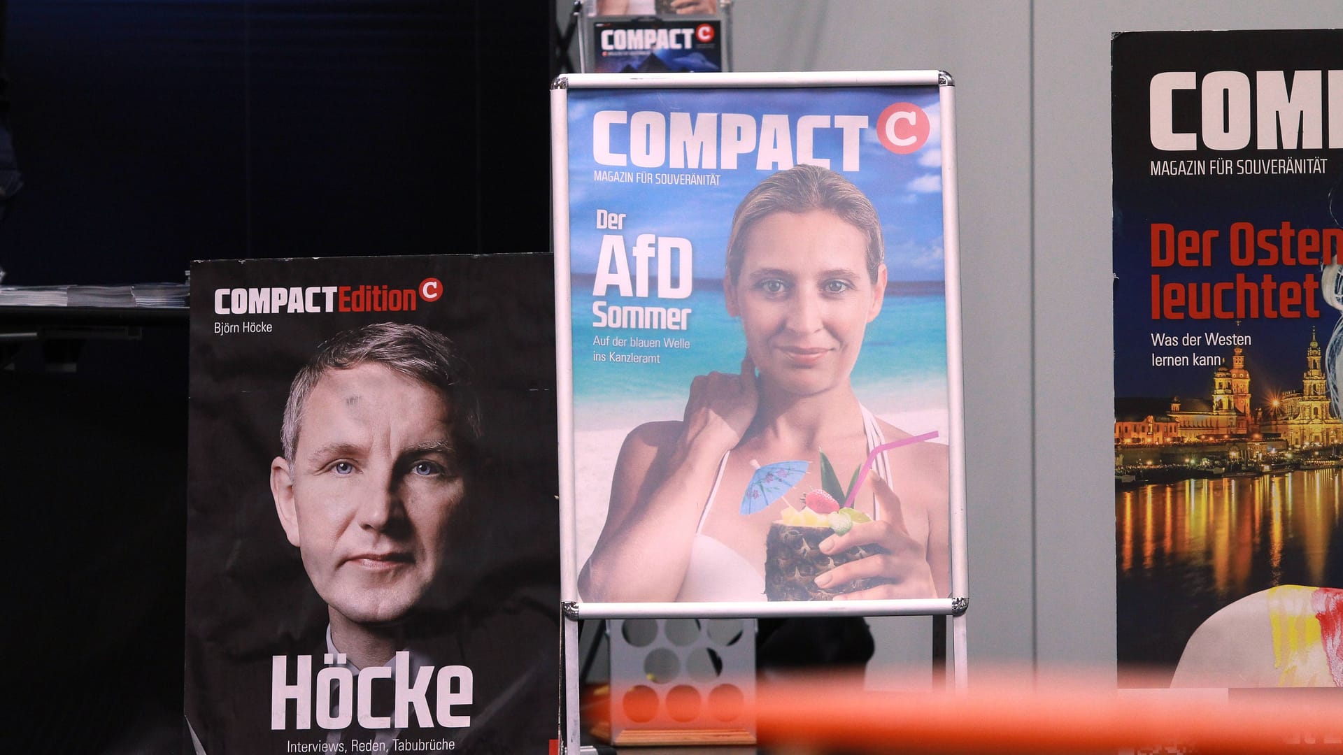 AfD-Bundesparteitag: Aufsteller mit dem "Compact"-Magazin.