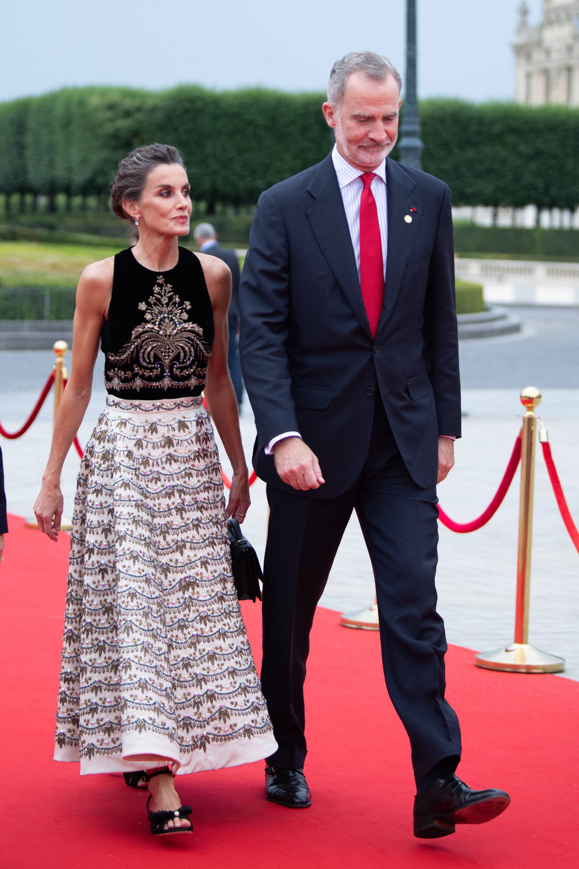 Königin Letizia und König Felipe VI. kamen zum Gala-Dinner in Paris.