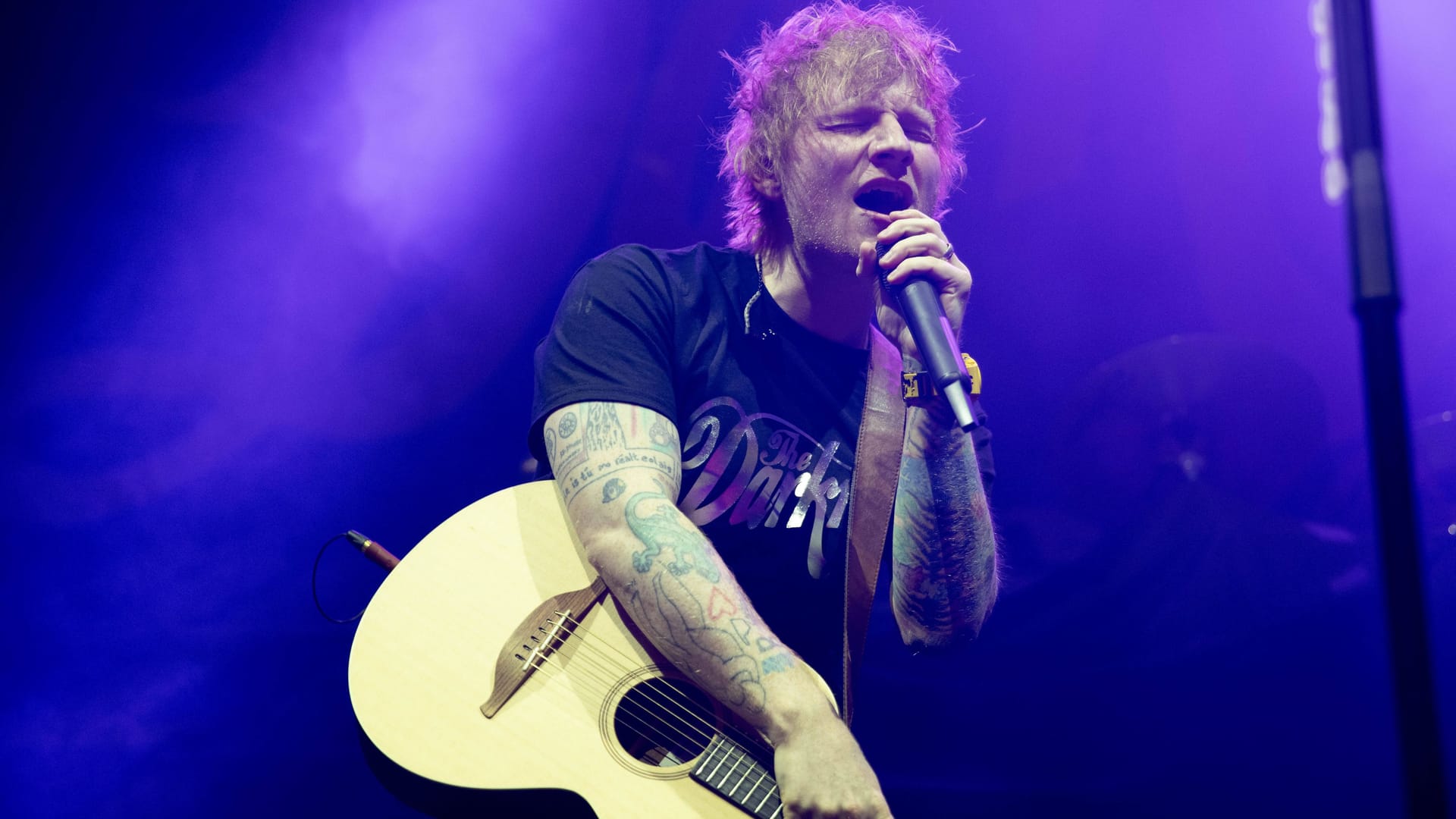 Ed Sheeran während eines Konzerts (Archivbild): 2025 kommt der Sänger für ein Konzert nach Hamburg.