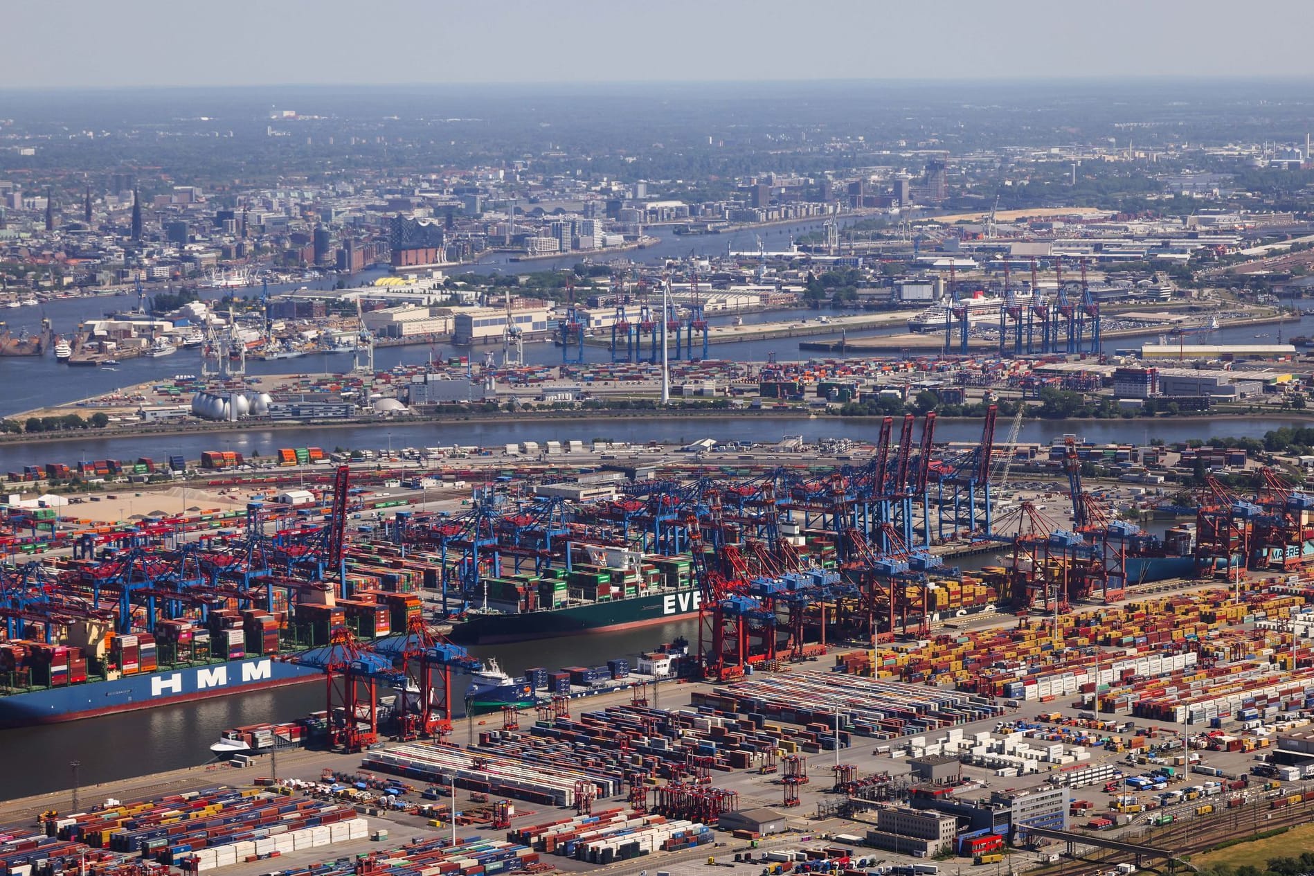 Containerterminal im Hafen Hamburg