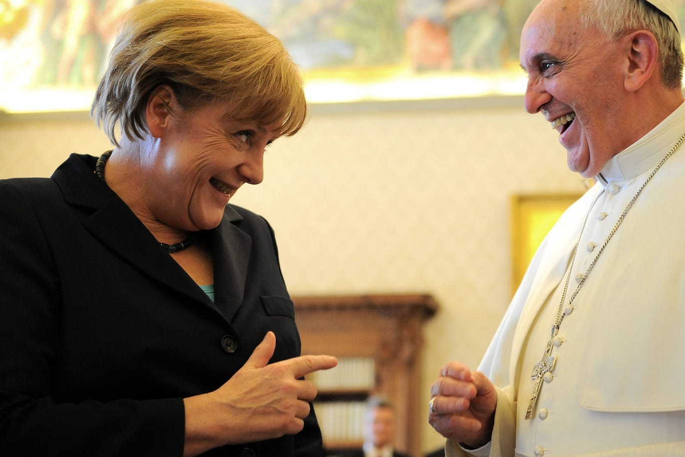 Angela Merkel: Hier ein Bild von der Altkanzlerin, als sie Papst Franziskus im Vatikan besucht.