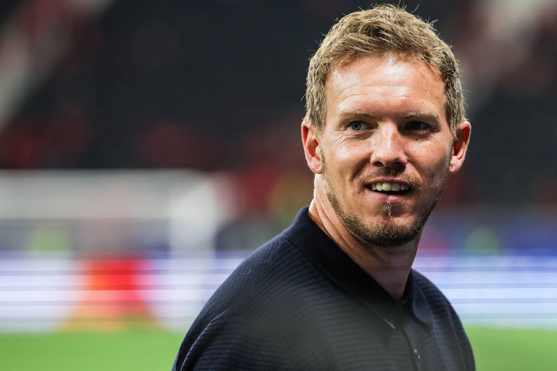 Julian Nagelsmann: Der Bundestrainer geht nach den EM-Spielen gerne zur Tribüne und begrüßt Familie und Freunde.