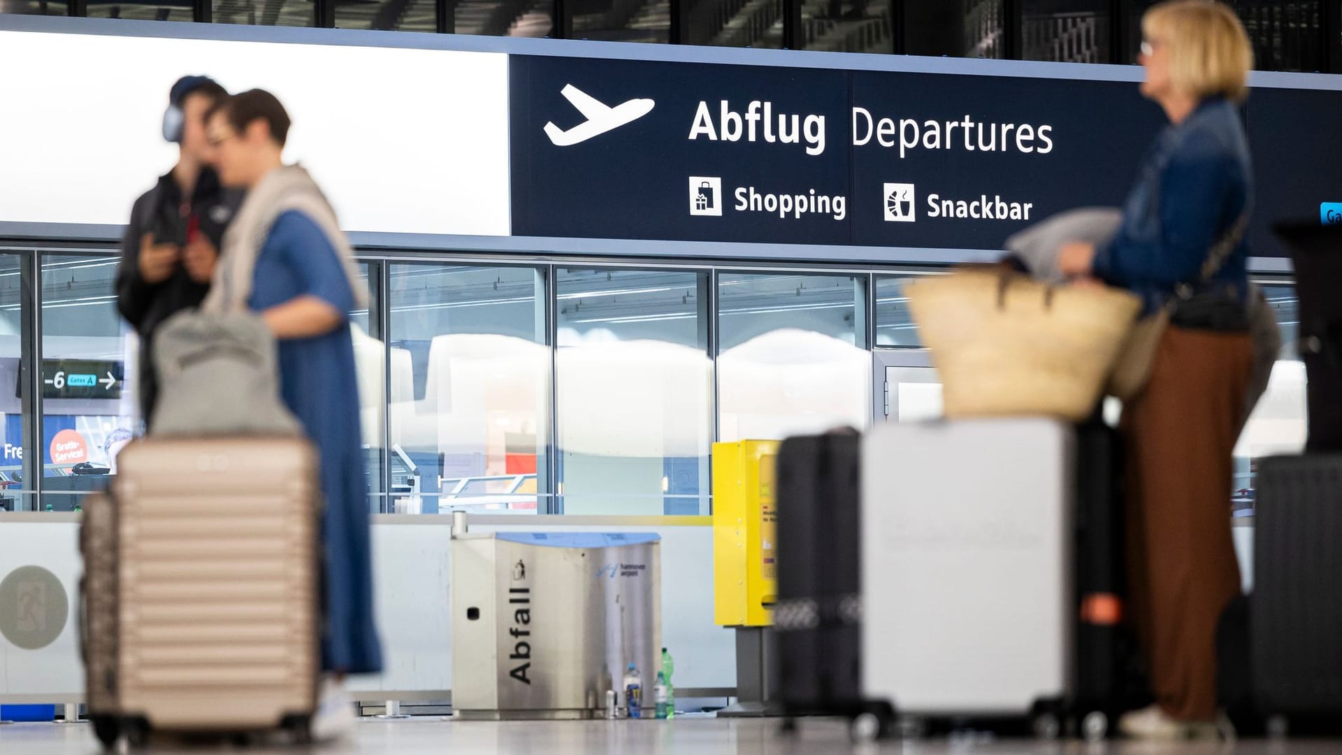 Passagiere am Flughafen Hannover