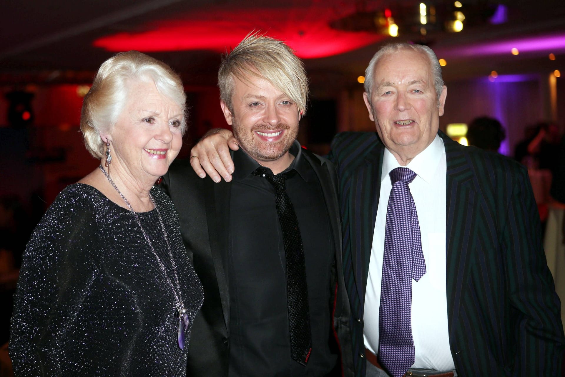 Ross Antony mit seiner Mutter Vivien und seinem Vater bei einer TV-Aufzeichnung 2015.