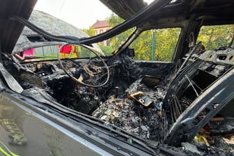 Brand Kleinbus brannte in Cossebaude