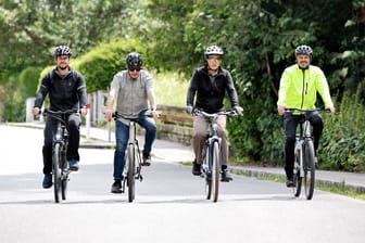 Pedelecs im Test: Im Volksmund oft als E-Bike bezeichnet, unterstützen sie den Fahrer bis 25 km/h Geschwindigkeit per E-Motor beim Treten.