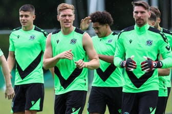 Spieler von Hannover 96: Am Stadion findet am Freitag eine Veranstaltung für Fans statt.