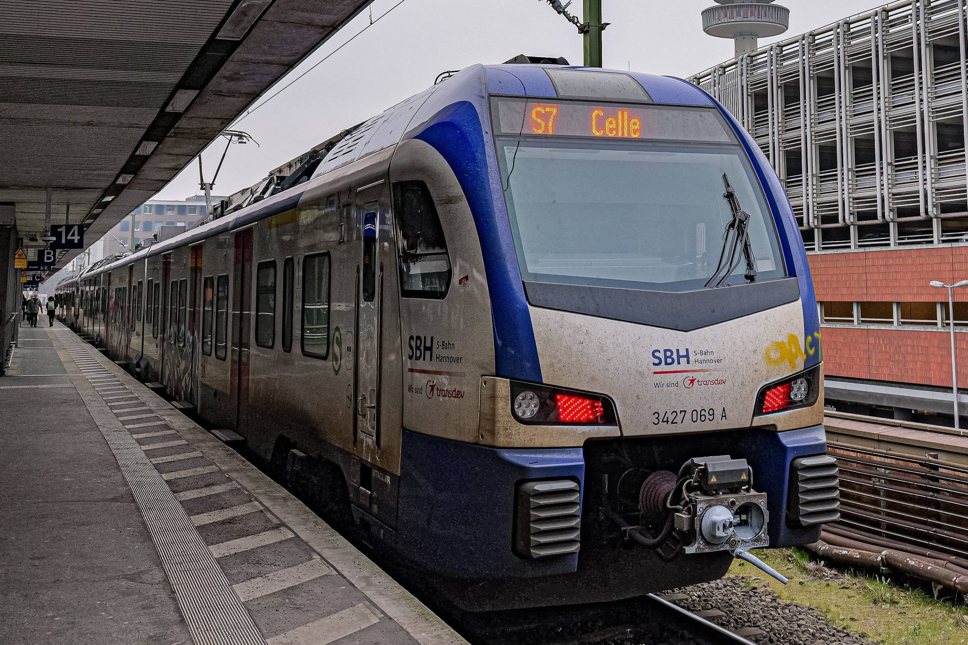 Eine S-Bahn in Hannover (Symbolbild): Anders als bei der S7 bleibt der Verkehr auf der S6 gestört.