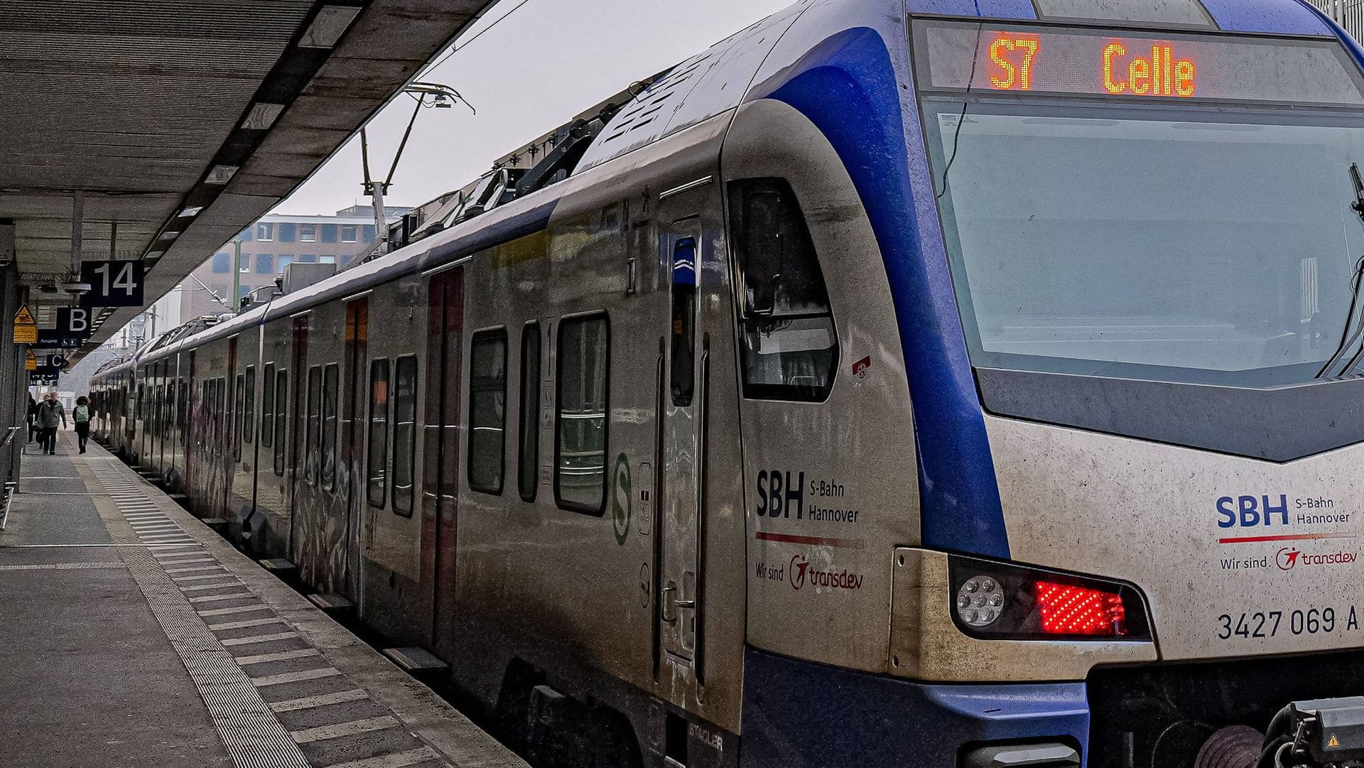 Eine S-Bahn in Hannover (Symbolbild): Anders als bei der S7 bleibt der Verkehr auf der S6 gestört.