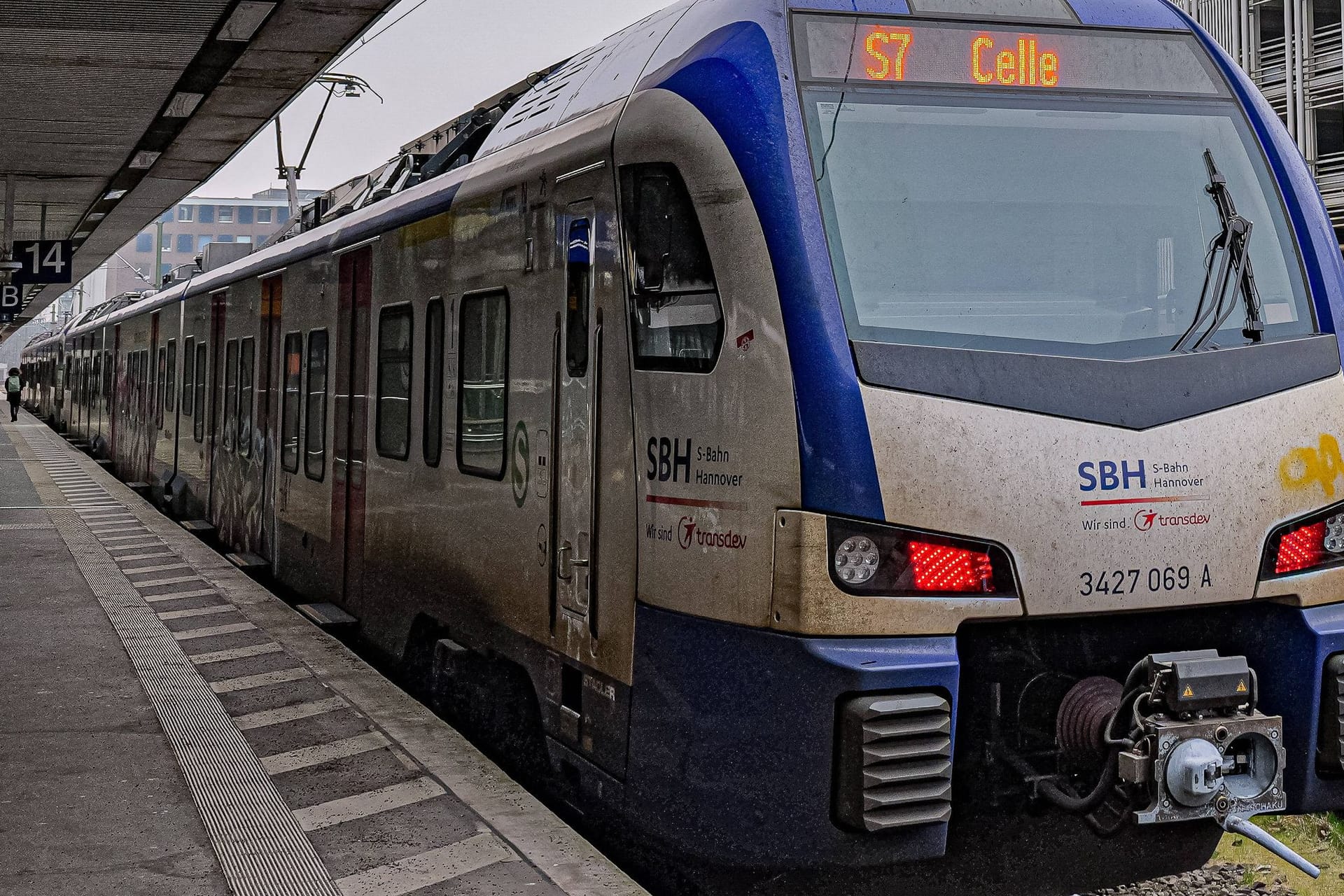 Eine S-Bahn in Hannover (Symbolbild): Anders als bei der S7 bleibt der Verkehr auf der S6 gestört.