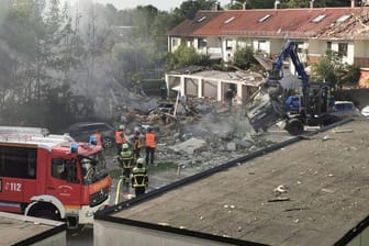 Ein Haus stürzte nach einer Explosion in Bayern vollständig ein.