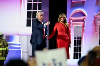 Hand in Hand: Donald und Melania Trump