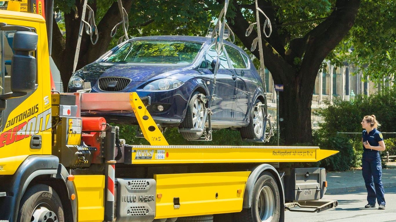 Kann weg: Ein fremdes Auto auf Ihrem Boden dürfen Sie abschleppen lassen. Die Kosten muss der Halter des Autos begleichen.