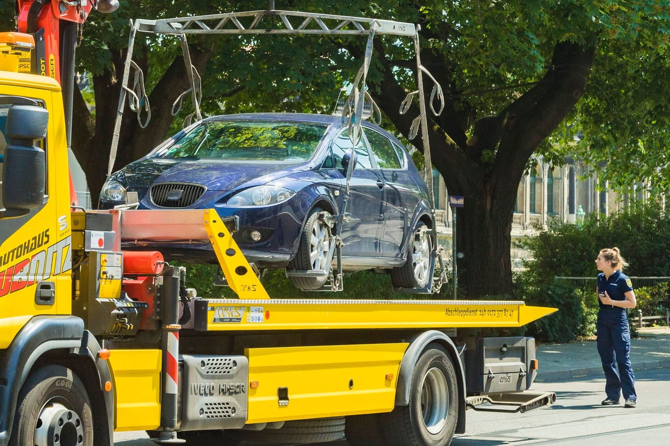 Kann weg: Ein fremdes Auto auf Ihrem Boden dürfen Sie abschleppen lassen. Die Kosten muss der Halter des Autos begleichen.