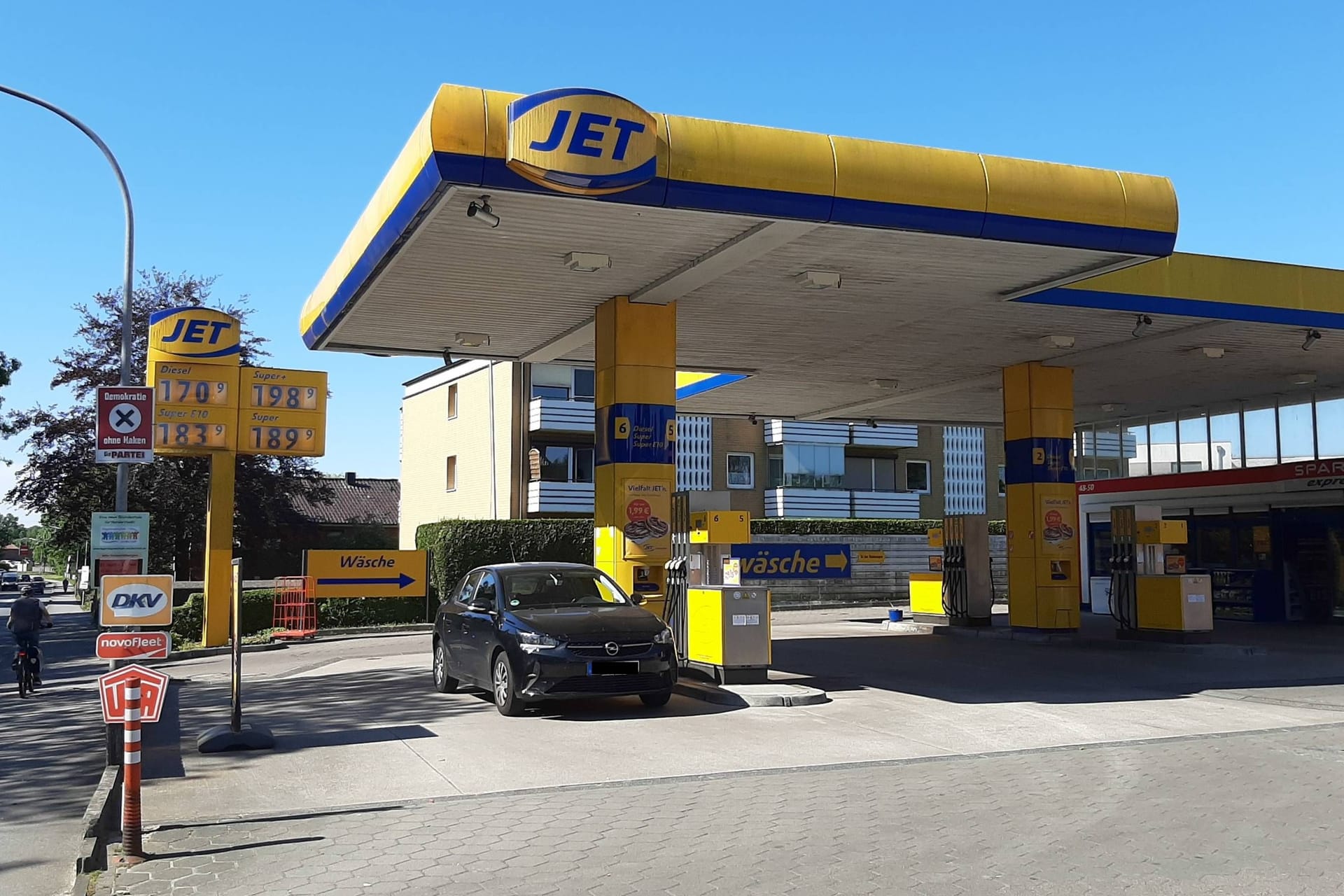 Tankstelle (Symbolbild): Die Ärztin soll ein Alkohol- und Medikamentenproblem haben.