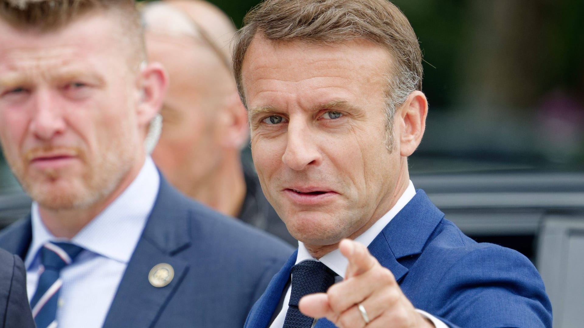 Der Rechtsruck bei den vorgezogenen Parlamentswahlen könnte Präsident Emmanuel Macron die Macht kosten.