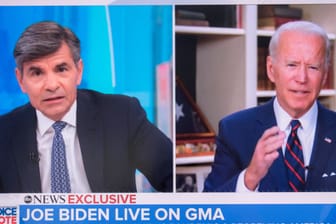 George Stephanopoulos (l) und Joe Biden (Archivbild): Der Moderator hat den Präsidenten in den vergangenen Jahren immer wieder interviewt.
