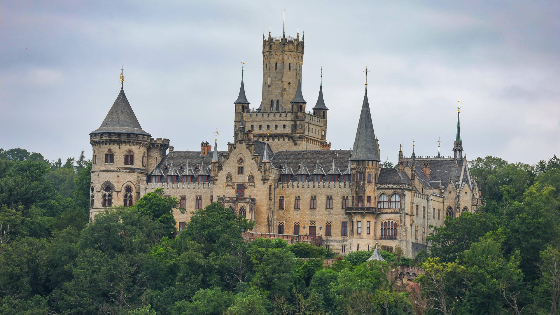 Das Schloss Marienburg: Hier wurden einige Szenen der deutschen Streaming-Serie "Maxton Hall" gedreht.