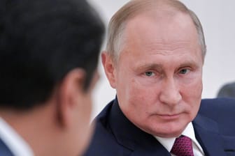 Russlands Diktator Putin (r.) empfängt den venezolanischen Präsidenten Maduro im Kreml (Archivbild).