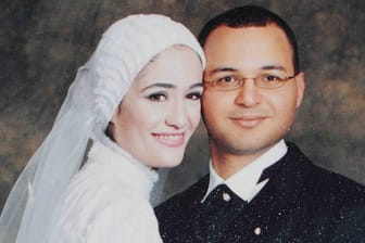 Marwa El-Sherbini mit Ehemann Elwy Ali Okaz (Archivbild): Er versuchte vergeblich, sie zu retten.