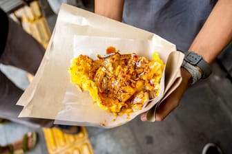 Asiatisches Streetfood wird serviert (Symbolfoto): An der Werbung für ein Festival gab es von einer Senats-Jury Kritik.