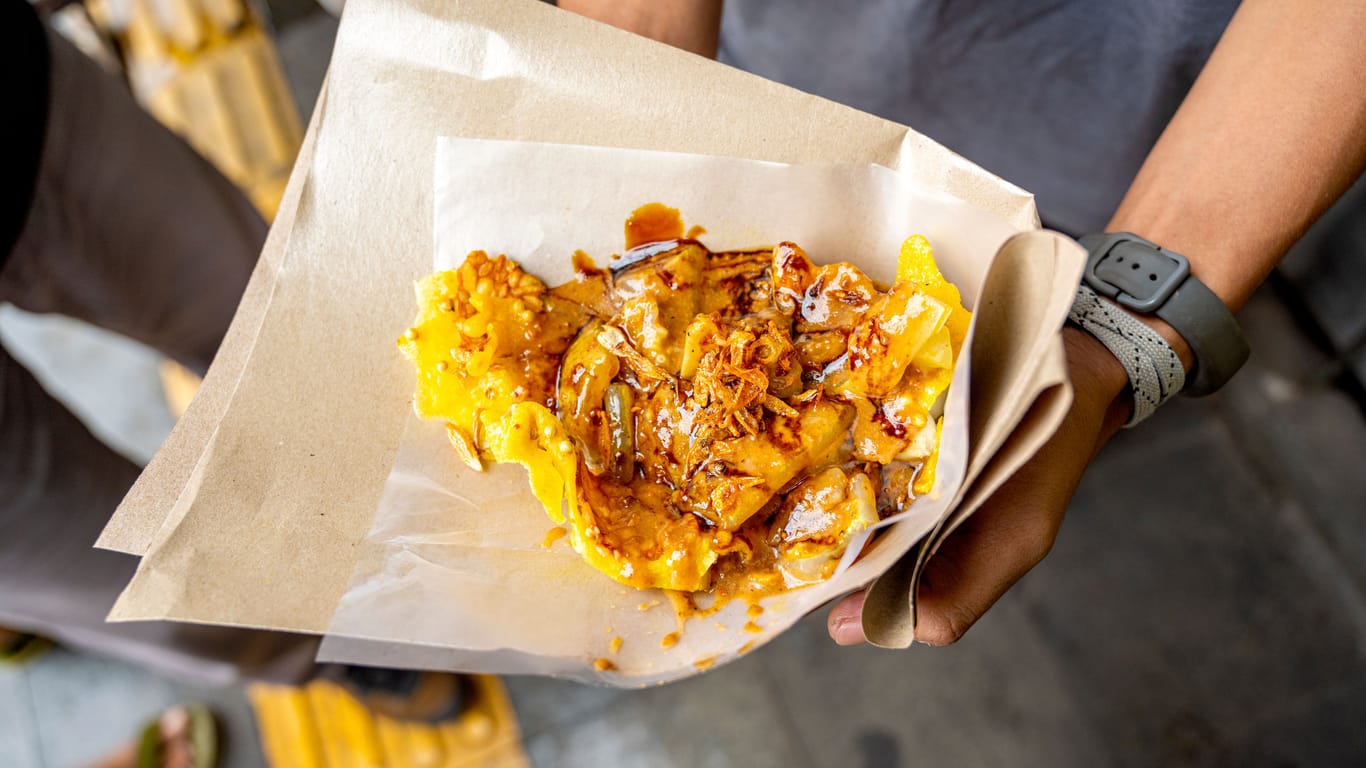 Asiatisches Streetfood wird serviert (Symbolfoto): An der Werbung für ein Festival gab es von einer Senats-Jury Kritik.