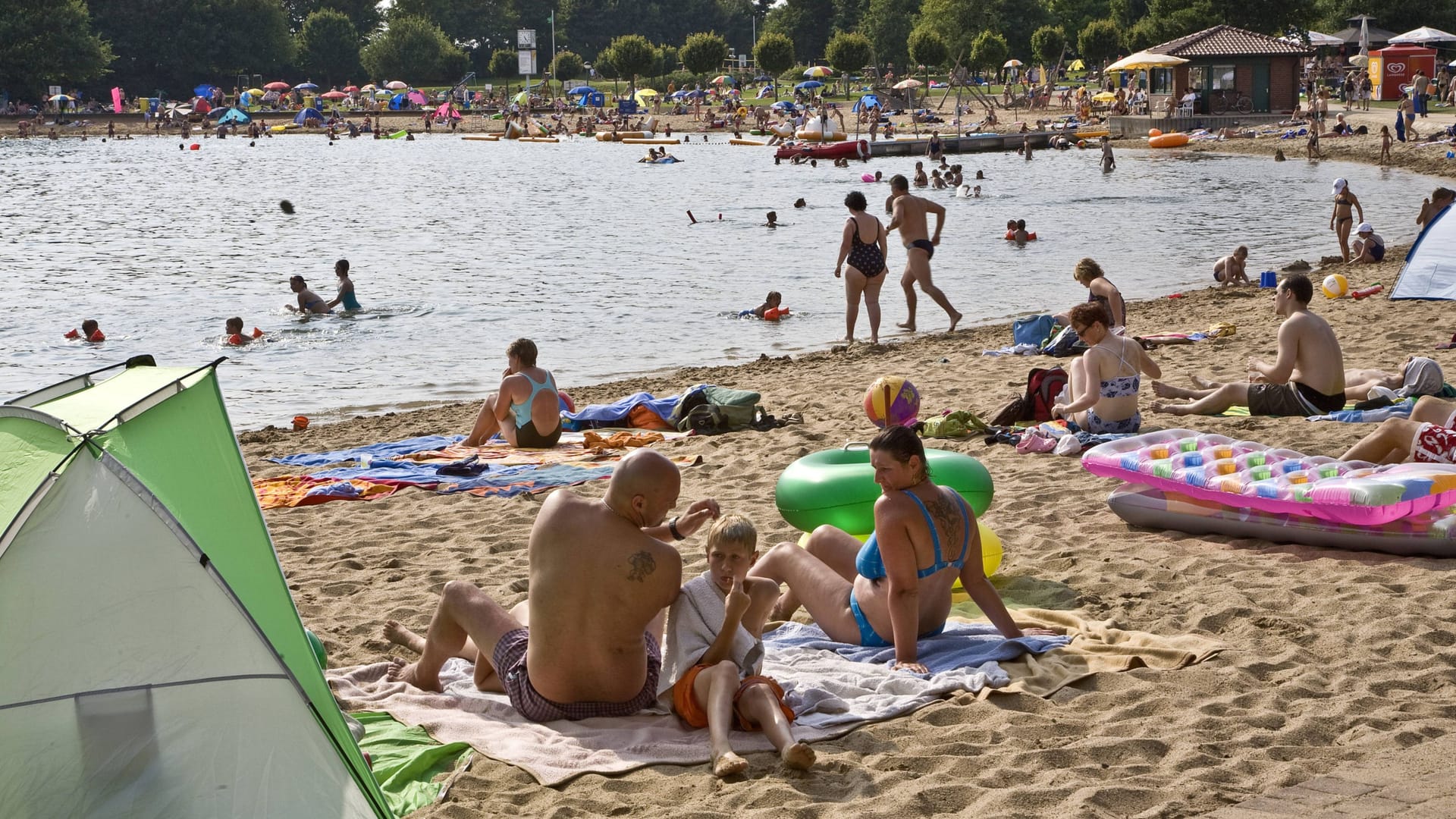 Perfektes Badewetter (Archivbild): Am Wochenende wird viel Sonnenschein erwartet, mit Temperaturen bis zu 35 Grad.