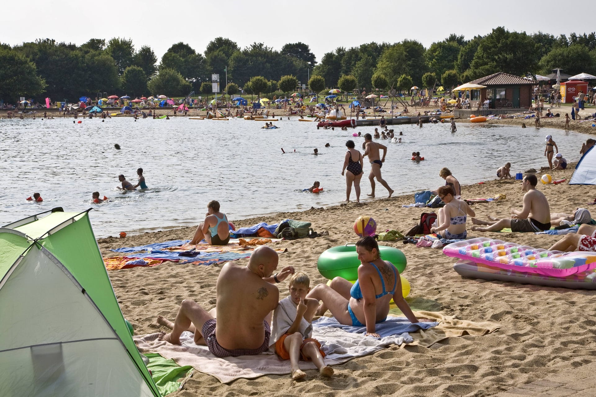 Perfektes Badewetter (Archivbild): Am Wochenende wird viel Sonnenschein erwartet, mit Temperaturen bis zu 35 Grad.