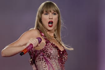 US-Sängerin Taylor Swift am Mittwochabend auf der Bühne in Gelsenkirchen.