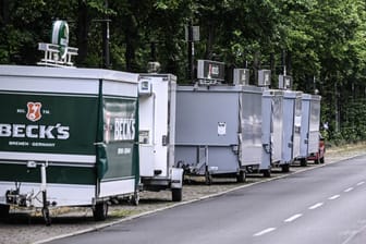 Bierwagen auf der Straße (Symbolbild): Eine Fahrradfahrerin ist bei einem Unfall mit einem solchen Wagen verletzt worden.